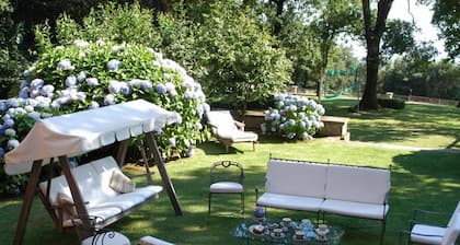 Luxusvilla mit privatem Pool und herrlichem Park