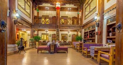 Shangri-La E-Outfitting Boutique Hotel
