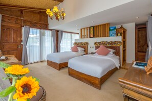 Habitación exclusiva con 2 camas individuales | Escritorio, cortinas blackout, insonorización y camas extra