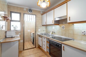 Fridge, microwave, oven, coffee/tea maker