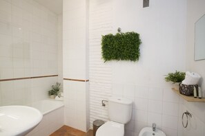 Vasca, asciugacapelli, asciugamani