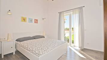 3 slaapkamers, een strijkplank/strijkijzer, gratis wifi, beddengoed