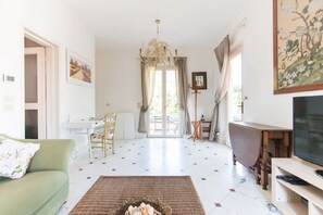 Smart TV, DVD player, stereo