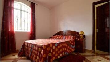 3 bedrooms, soundproofing, WiFi, bed sheets