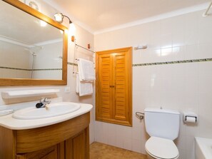 Bathtub, hair dryer, towels - Can Pont - Beautiful villa with pool and garden in Manacor (Manacor)