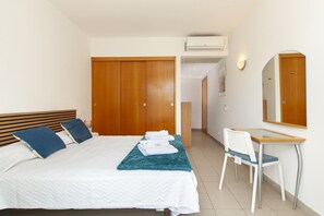 2 chambres, fer et planche à repasser, Wi-Fi gratuit, draps fournis