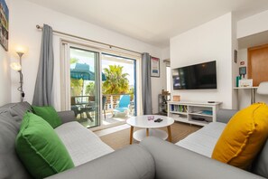 Living area - B06 - Top-Floor Marina Club 2 Bed Apartment (Lagos)