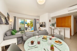 Interior - B06 - Top-Floor Marina Club 2 Bed Apartment (Lagos)