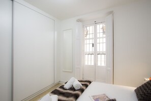 1 bedroom, iron/ironing board, travel cot, WiFi