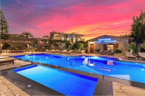 Pool - Oceanides luxury apartments  (Sitia)