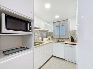 冷蔵庫、電子レンジ、オーブン、食器洗い機