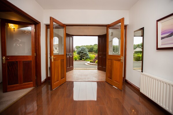 Interior - Luxury Manor, 5*HotTub, 20min belfast city centre (Upper Ballinderry)