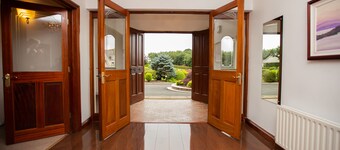 Luxury Manor, 5*HotTub, 20min belfast city centre