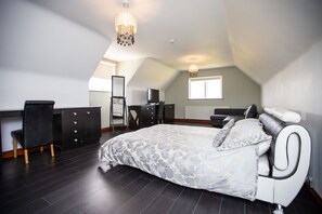 4 bedrooms, iron/ironing board, internet, bed sheets - Luxury Manor, 5*HotTub, 20min belfast city centre (Upper Ballinderry)