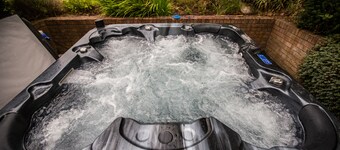 Luxury Manor, 5*HotTub, 20min belfast city centre