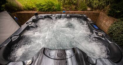Luxury Manor, 5*HotTub, 20min belfast city centre