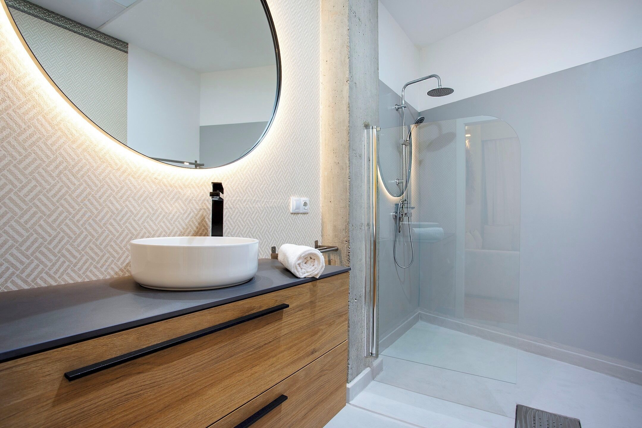 Shower, free toiletries, hair dryer, towels