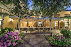 Outdoor dining - Casa del Fattore   . (Capannori)