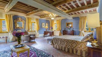 8 dormitorios, cuna de viaje, Internet