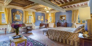 8 Schlafzimmer, Reisekinderbett, Internetzugang