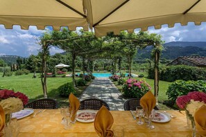 Outdoor dining - CASA DEL FATTORE   . (Capannori)