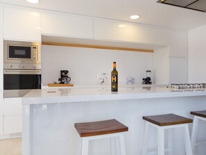 Kühlschrank, Mikrowelle, Ofen, Geschirrspüler