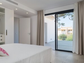 4 Schlafzimmer, schallisolierte Zimmer, Bügeleisen/Bügelbrett