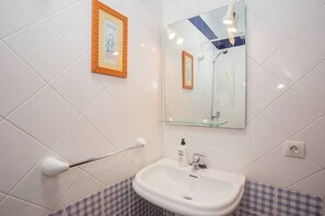 Dusch, hårtork och handdukar