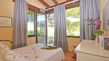 2 slaapkamers, een kluis op de kamer, een strijkplank/strijkijzer