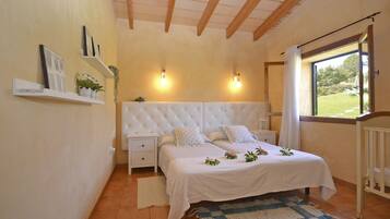 2 chambres, coffres-forts dans les chambres, fer et planche Ă repasser