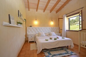 2 soverom, safe på rommet, strykejern/-brett og wi-fi (inkludert)