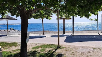 In Strandnähe, Liegestühle