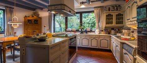 Fridge, microwave, coffee/tea maker, toaster