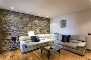 Fireplace, DVD player, stereo