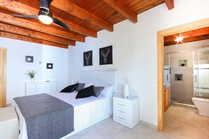 4 عدّة غرف نوم ومكواة/لوح كي وواي فاي مجانًا وملاءات أسرّة