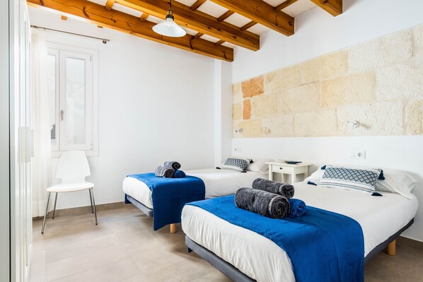 2 bedrooms, in-room safe, iron/ironing board, free WiFi