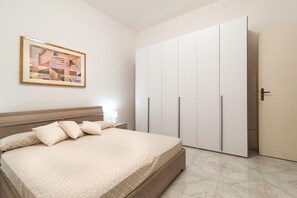 3 chambres, fer et planche à repasser, Wi-Fi gratuit, draps fournis