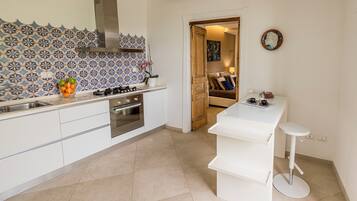 KĂŒhlschrank, Ofen, Herdplatte, GeschirrspĂŒler