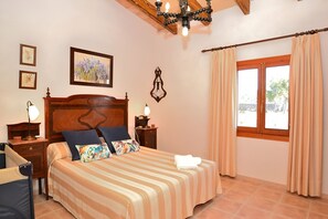 3 bedrooms, iron/ironing board, free WiFi, bed sheets
