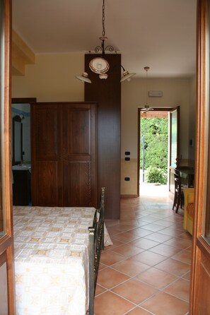 1 bedroom, iron/ironing board, WiFi, bed sheets - Villa Rosi - Monolcale with swimming pool (LAUREANA CILENTO)
