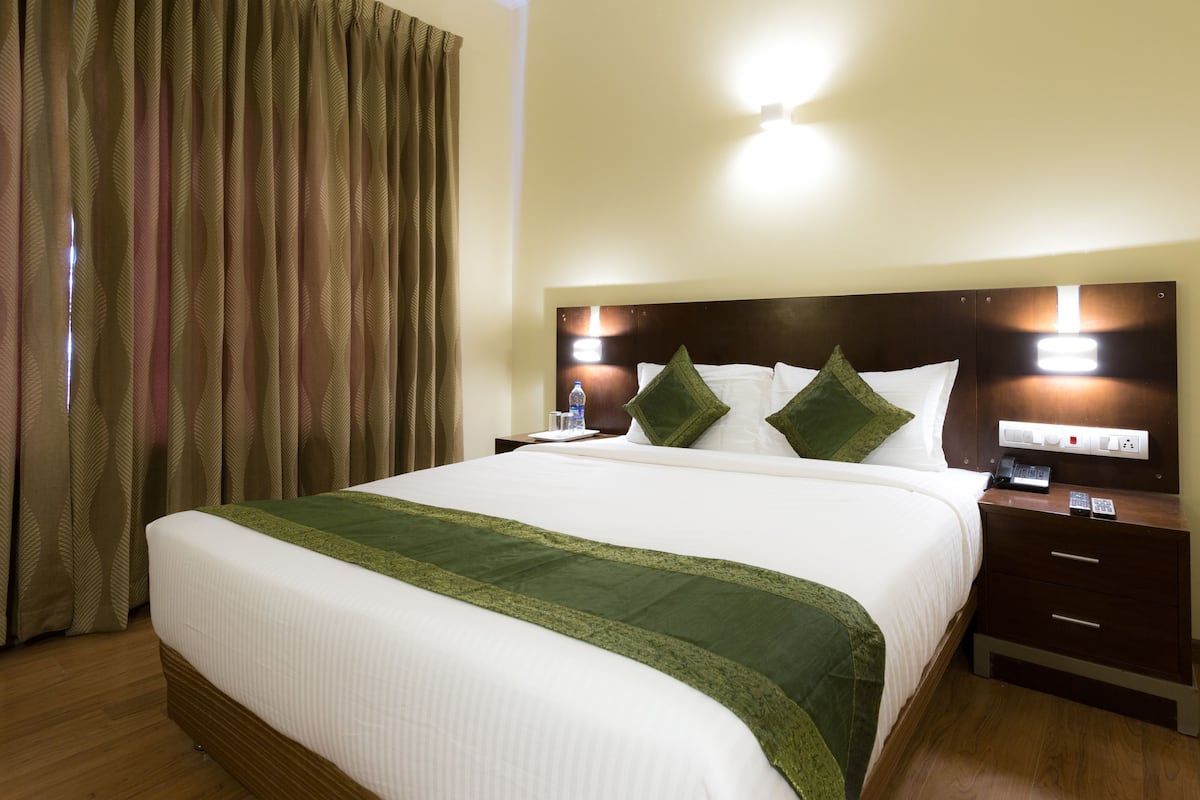 Desk, iron/ironing board, rollaway beds (surcharge), WiFi (free)