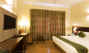 Deluxe Room | Desk, iron/ironing board, rollaway beds, free WiFi