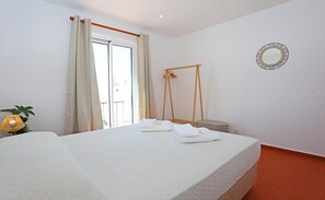 1 dormitorio, tabla de planchar con plancha, wifi gratis y ropa de cama