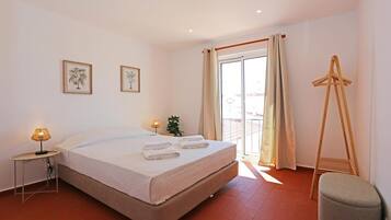 1 bedroom, iron/ironing board, WiFi (free), bed sheets