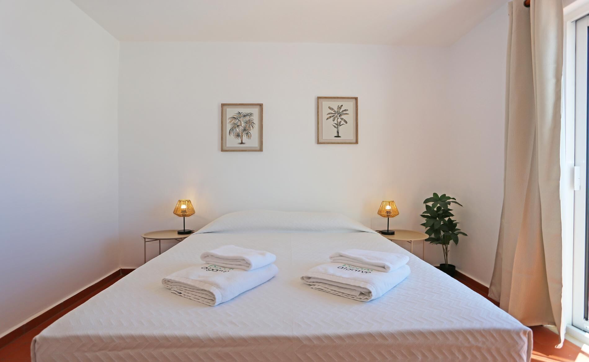 1 dormitorio, tabla de planchar con plancha, wifi gratis y ropa de cama