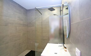 Bathtub, hair dryer, towels