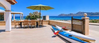 Casa Embat 045 fantastic house with sea views, terrace, barbecue and kayaks