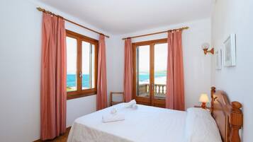 4 bedrooms, iron/ironing board, free WiFi, bed sheets