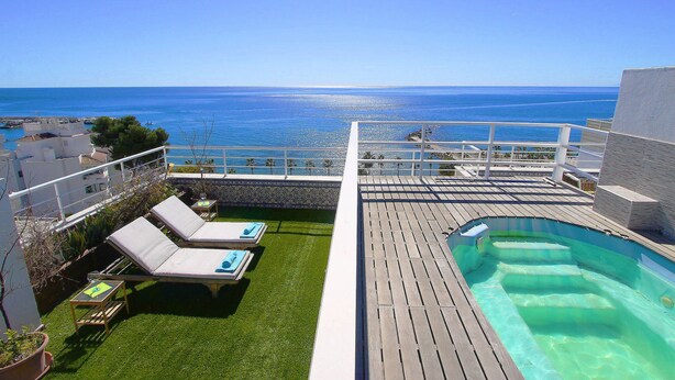 A rooftop pool area with lounge chairs and a view of the sea. - 1149 Stunning Duplex Penthouse with Panoramic Sea Views (Marbella)
