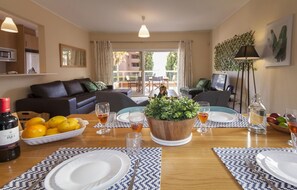 Living area - B02 - Fantastic Apartment with Pool Almost on the Sandy Beach! (Portimão)